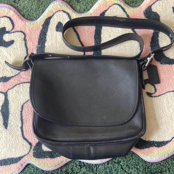 Coach Handbags - Vintage coach Patricia legacy bag